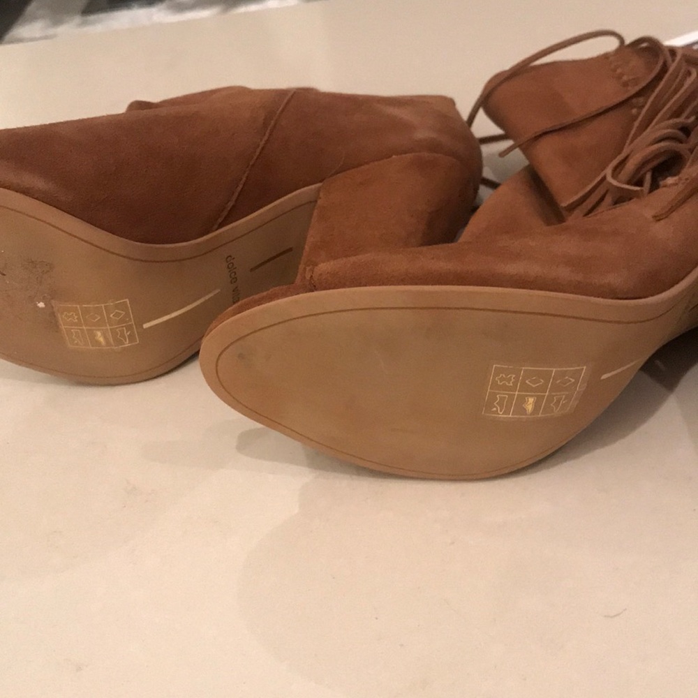 Shoes - Picture 2 of 3